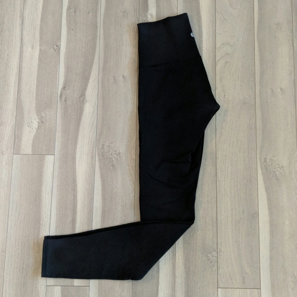 Lululemon Wunder Unders SE black size 6